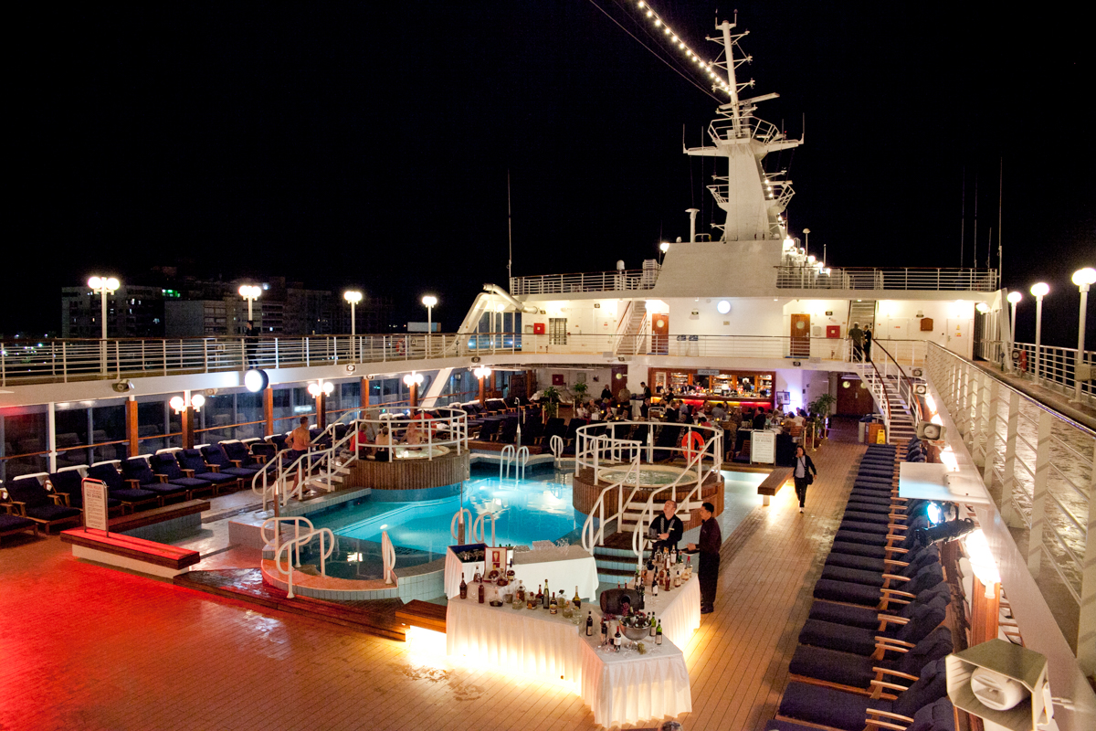 MyCruise Azamara Azamara-Quest Offentlige-arealer Pool-spa1